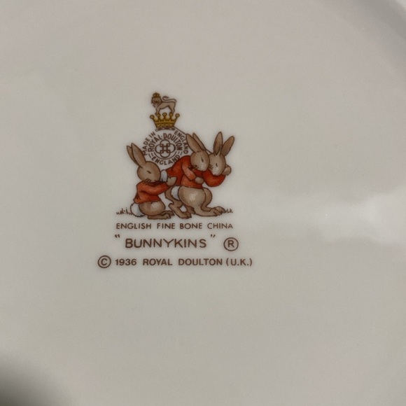 Vintage Royal Doulton (UK) Bunnykins bowl 6” - Picture 3 of 4